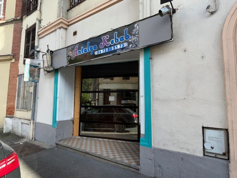 Local commercial de 58 m² à louer – Thiers / REF4348